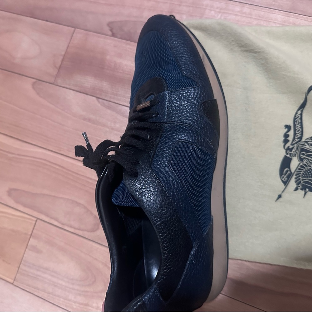Burberry Men's Navy and Black Sneakers